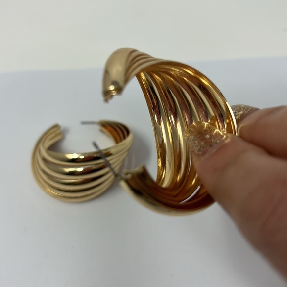 Thick gold-colored hoop earrings simulating 6 joined hoops - Picture 3 of 4